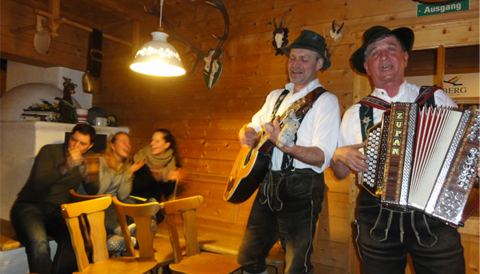 Schneeschuhtour mit Allgäuer Schmankerl & Live Musik