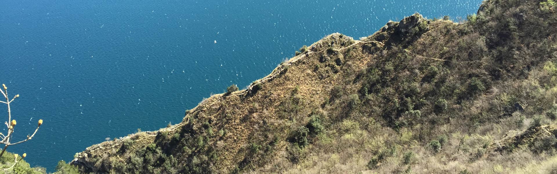 Der Alpencross und die Transalp sowie die Alpenüberquerung zum Gardasee nach Riva ist typisch und wirklich eine geniale Tour mit Supercoolen Trails